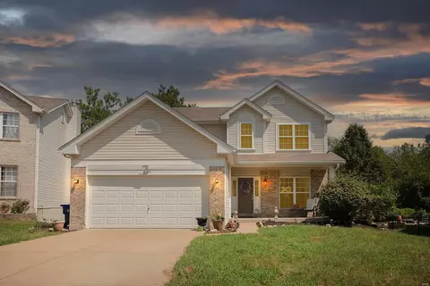 621 Brook Meadow Dr, Ballwin, MO 63021