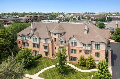 125 E Clinton Pl #2C, Kirkwood, MO 63122