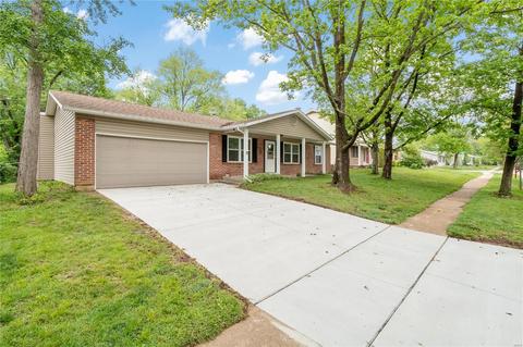 803 Wild Hickory Ln, Manchester, MO 63021