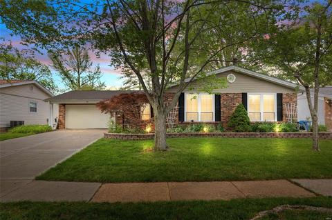 551 Goldwood Dr, Ballwin, MO 63021