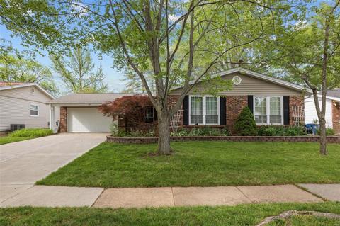 551 Goldwood Dr, Ballwin, MO 63021 photo 2