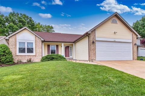 1517 Hawkins Corners Dr, Fenton, MO 63026
