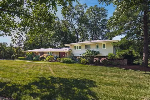 12410 Montsouris Dr, Saint Louis, MO 63141