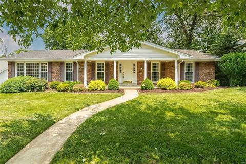 9801 Meadowfern Dr, Saint Louis, MO 63126