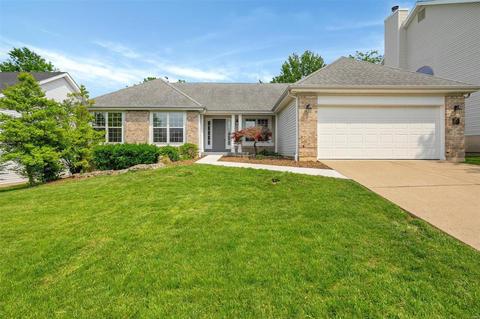 4824 Crosswood Dr, Saint Louis, MO 63129