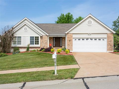 709 Carman Oaks Ct, Manchester, MO 63021