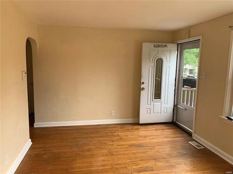 6132 Eaton Dr, Saint Louis, MO 63134 photo 2