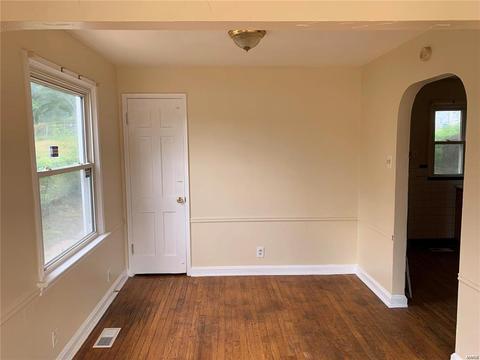 6132 Eaton Dr, Saint Louis, MO 63134 photo 4