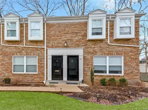 402 Colony Woods Dr, Saint Louis, MO 63122