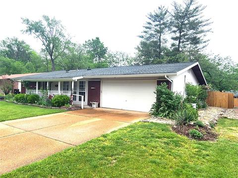 1520 Papillon Dr, Saint Louis, MO 63146
