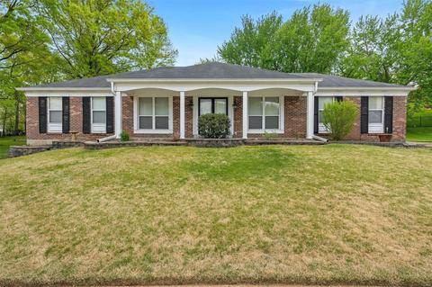 4848 Bogard Ct, Saint Louis, MO 63128