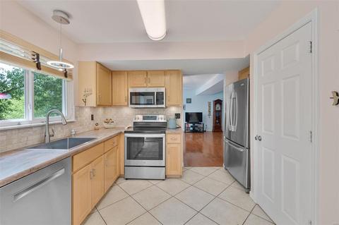 564 Elm Crossing Ct, Ballwin, MO 63021 photo 9