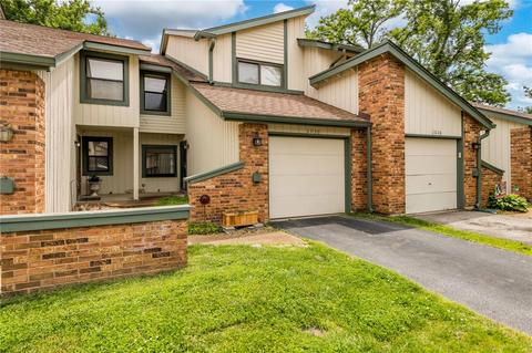 2030 Falling Brook Dr, Maryland Heights, MO 63043