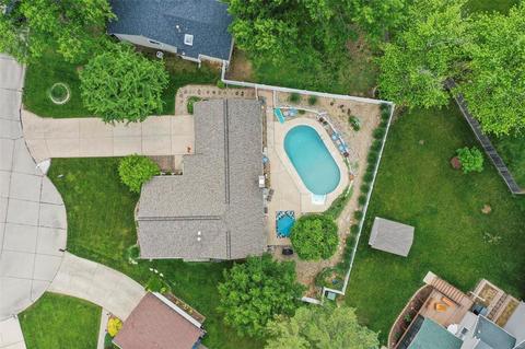 105 S Hampton Dr, Saint Charles, MO 63304