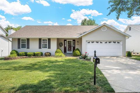 8 Amanda Ct, Saint Peters, MO 63376