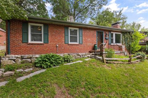 814 Gerald Pl, Saint Louis, MO 63135