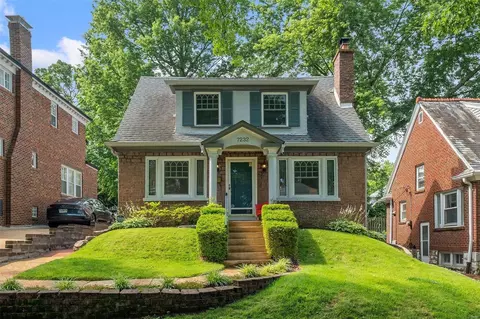 7232 Northmoor Dr, Saint Louis, MO 63105