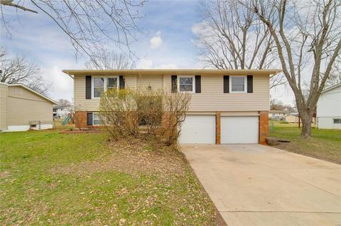 1055 Arlington Dr, Saint Charles, MO 63303