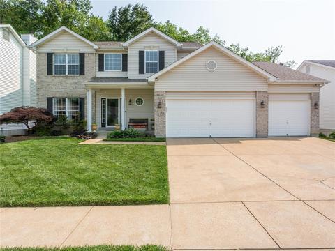 3083 Crystal Lake Dr, Saint Louis, MO 63129