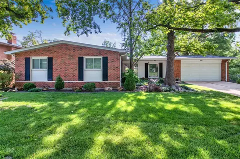 9078 Crest Oak Ln, Saint Louis, MO 63126