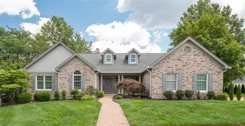 1364 Conway Oaks Dr, Chesterfield, MO 63017