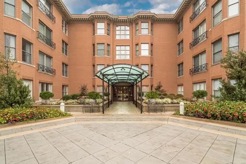 750 S Hanley Rd #14, Clayton, MO 63105