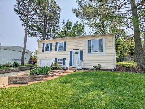 1106 Dauphine Ln, Manchester, MO 63011