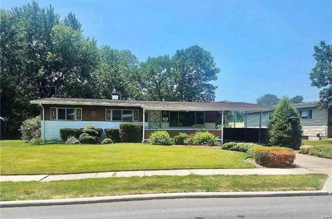 2480 Flamingo Dr, Florissant, MO 63031