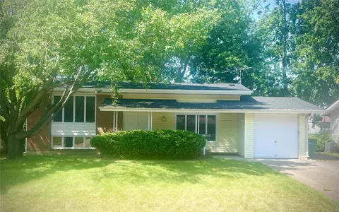 1286 Springhurst Dr, Florissant, MO 63031