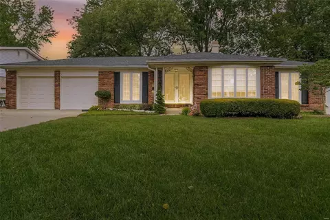 2035 Granada Dr, Florissant, MO 63033