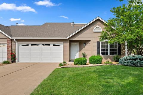 1355 Kyle Dr #D, Saint Charles, MO 63304