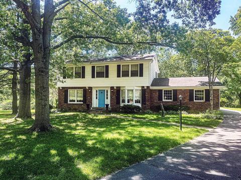 450 Foxbrook Dr, Saint Louis, MO 63141