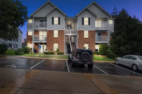 1249 Woodland Point Dr #I, Saint Louis, MO 63146