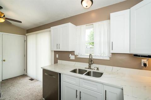 1358 Manuka Dr, O'fallon, MO 63366 photo 12