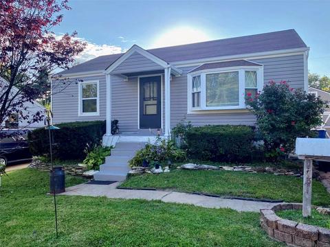 1731 Northfield Dr, Overland, MO 63114