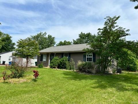 1011 Farmview Dr, Saint Louis, MO 63138