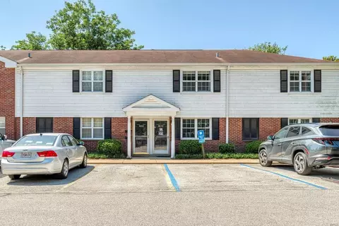9210 Eager Rd, Saint Louis, MO 63144