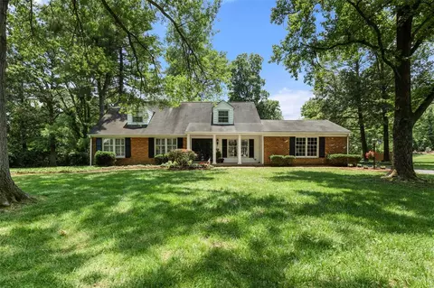 12306 Borcherding Ln, Des Peres, MO 63131
