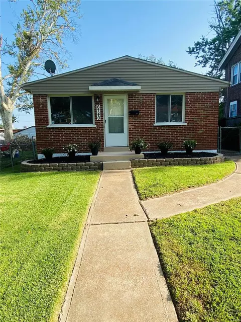 6740 Chamberlain Ave, University City, MO 63130
