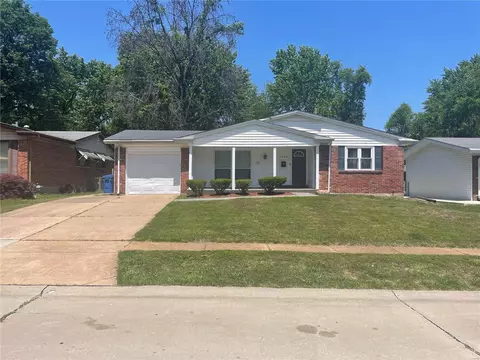 3945 Greengrass Dr, Florissant, MO 63033