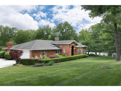29 Conwood Ln, Saint Louis, MO 63131