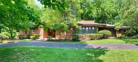 165 Bon Chateau Dr, Saint Louis, MO 63141