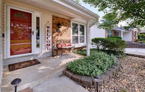 829 Forest Village Dr, Ballwin, MO 63021 photo 2