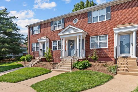 8925 Wrenwood Ln, Brentwood, MO 63144