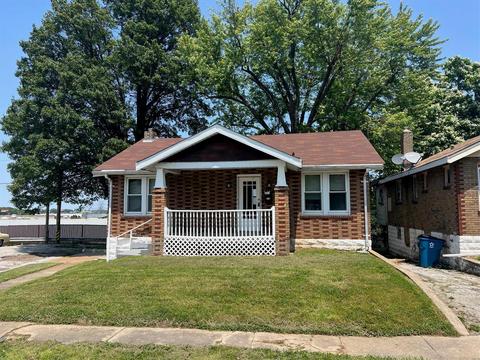 8237 John Pl, Saint Louis, MO 63114