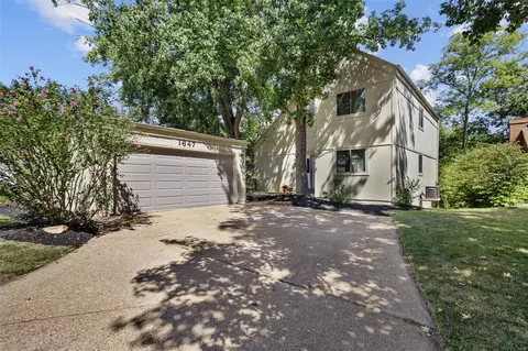1647 Award Dr, Manchester, MO 63021