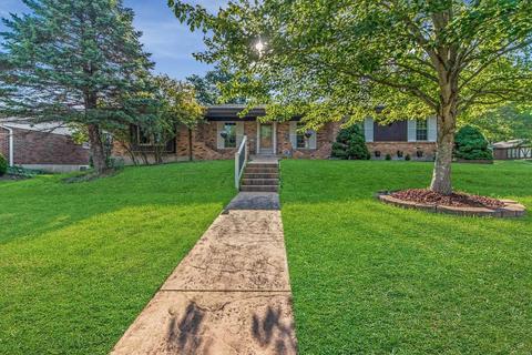 9280 Roger Lee Ln, Saint Louis, MO 63126