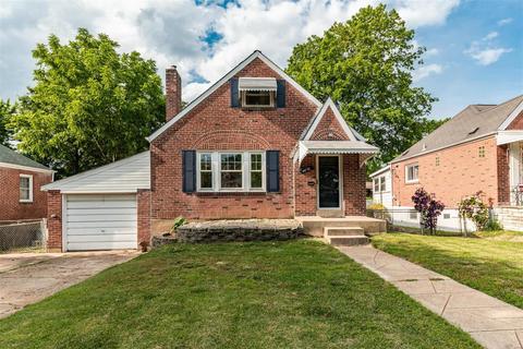 4820 Hershey Dr, Saint Louis, MO 63123
