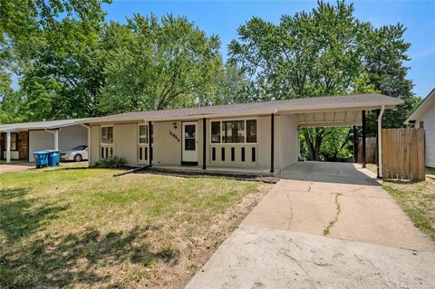 11940 San Andres Dr, Saint Louis, MO 63138