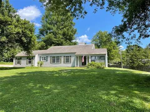 950 Woodway Cir, Fenton, MO 63026